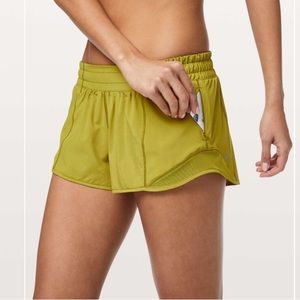 lululemon 2.5 hotty hot shorts